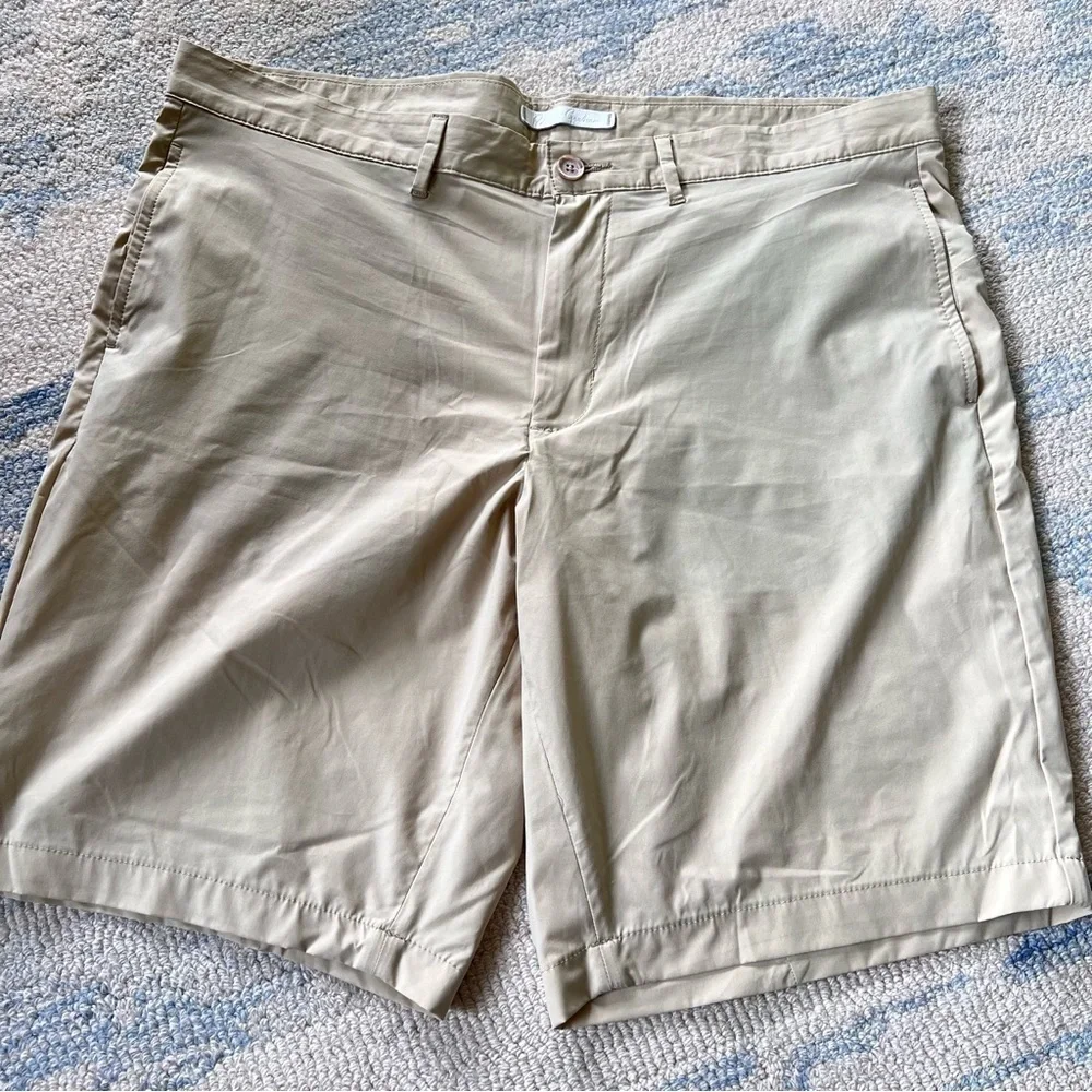 ROBERT GRAHAM KHAKI LIGHTWEIGHT HYBRID SHORTS SIZE 38 NWT